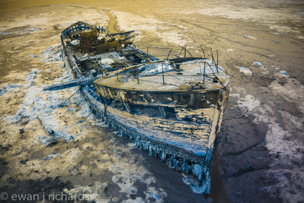 M2P 200902 0175 Island Harbour Marina Boat Wreck in Infrared 01